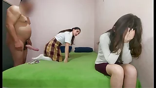 Ay, aaay! Me duele sacamela! Pequeña e INOCENTE ESTUDIANTE mexicana es entregada por su madrastra a un viejo para pagar la renta, casero transparent
